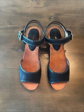 Qupid Studded Platform Wedge Clog Sandals Size 10